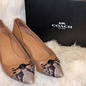 Coach Women's Tan and Black Flats